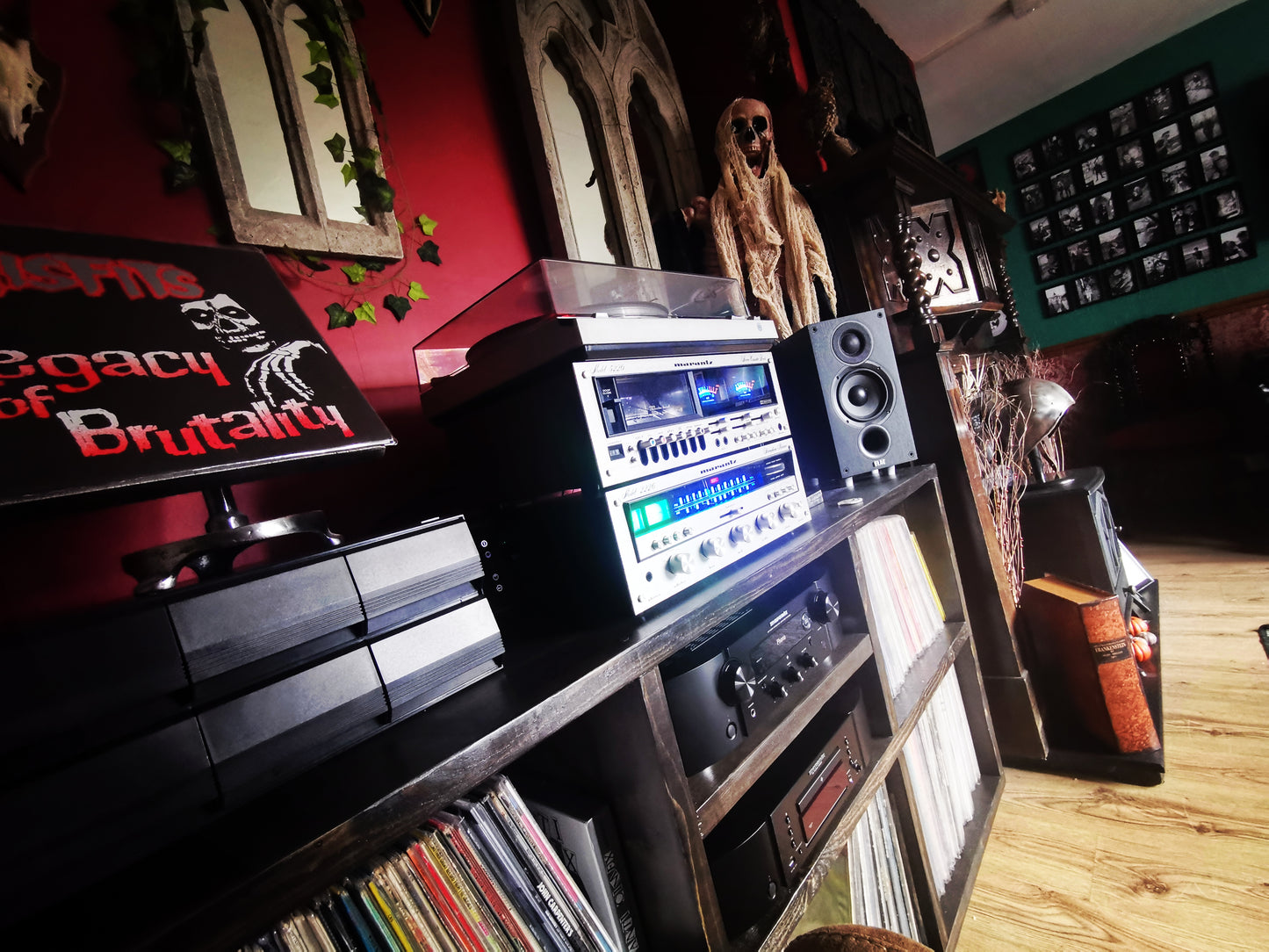 Krodel – Two-Tier DJ Vinyl Storage Cabinet with Amp Shelf